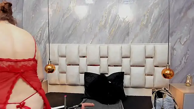 Snapshot of Milf_Drip chatting on June 5, 12:00 pm Milf Drip online show from June 5, 12:00 pm