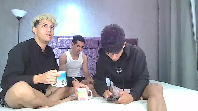 Snapshot of Wild_Squad chatting on June 10, 12:59 pm Wild Squad online show from June 10, 12:59 pm