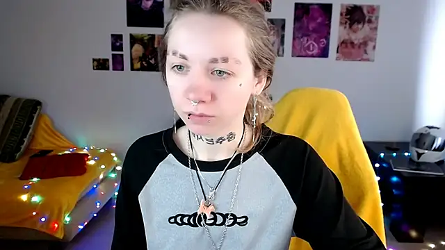 Nica Kawaii online show from April 18, 10:19 am