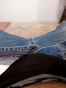 Snapshot of josue23cm chatting on April 7, 7:03 pm josue23cm online show from April 7, 7:03 pm