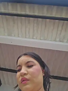 Snapshot of Pretty_Julieta chatting on July 5, 7:21 pm Pretty Julieta online show from July 5, 7:21 pm