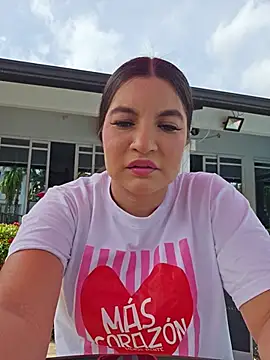 Snapshot of Pretty_Julieta chatting on July 17, 7:19 pm Pretty Julieta online show from July 17, 7:19 pm