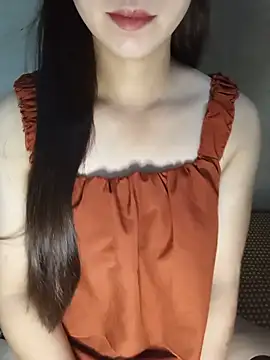Snapshot of Fiona_2026 chatting on July 18, 7:34 am Fiona 2026 online show from July 18, 7:34 am