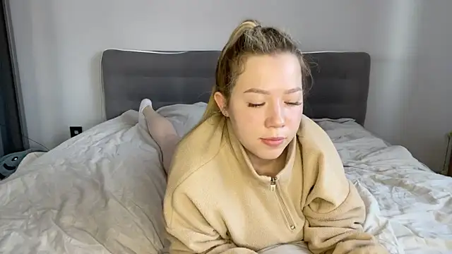 alyrasun online show from March 13, 6:20 am