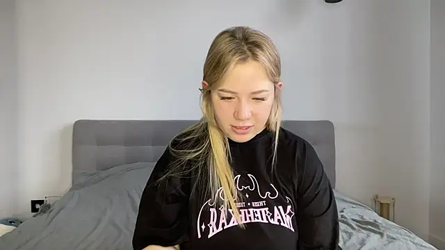 alyrasun online show from April 8, 6:13 am