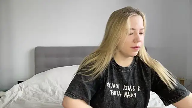 alyrasun online show from April 19, 7:07 am