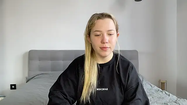 Snapshot of alyrasun chatting on May 11, 7:14 am alyrasun online show from May 11, 7:14 am