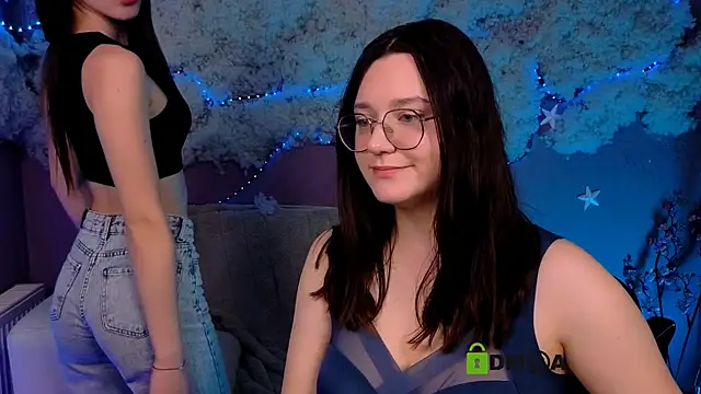 Snapshot of bella_dorn chatting on May 20, 8:04 pm bella dorn online show from May 20, 8:04 pm