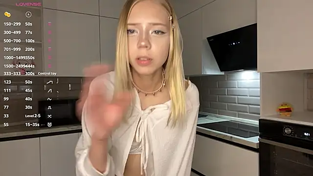 Snapshot of AliceGorley chatting on May 1, 5:06 pm AliceGorley online show from May 1, 5:06 pm