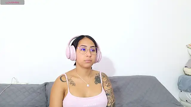 Snapshot of vanessaadol chatting on July 1, 10:50 am vanessaadol online show from July 1, 10:50 am