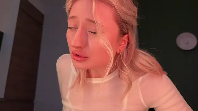 Wendy Amberr online show from March 22, 6:11 pm