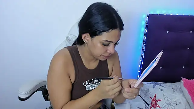 Snapshot of madelinesquirt chatting on May 3, 7:53 pm madelinesquirt online show from May 3, 7:53 pm