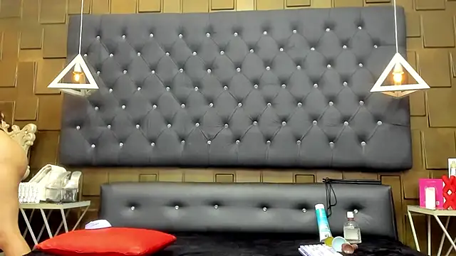 Snapshot of CaroBeltran chatting on April 25, 7:11 pm CaroBeltran online show from April 25, 7:11 pm