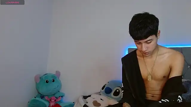 Snapshot of Sebas_fire4 chatting on April 28, 11:43 pm Sebas fire4 online show from April 28, 11:43 pm