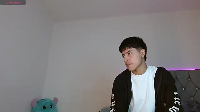 Snapshot of Sebas_fire4 chatting on May 14, 1:12 am Sebas fire4 online show from May 14, 1:12 am