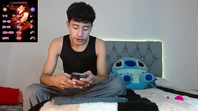 Snapshot of Sebas_fire4 chatting on May 26, 10:17 pm Sebas fire4 online show from May 26, 10:17 pm