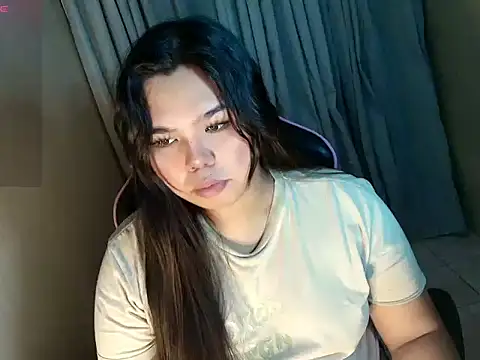 Snapshot of urasian_prettyrica chatting on June 27, 3:44 am urasian prettyrica online show from June 27, 3:44 am