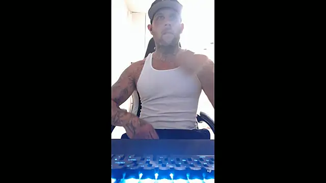 SecretsNextDoor online show from April 4, 9:40 am