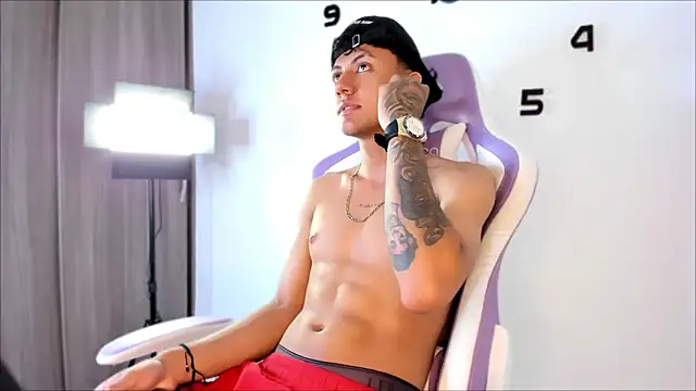 dominik jackson  online show from March 6, 2:30 am