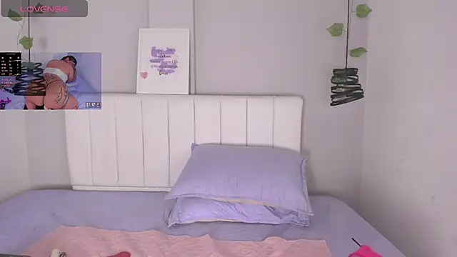 scarletth jhonsom1 online show from April 8, 5:29 am