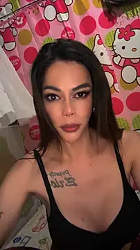 YannieLickcious online show from April 9, 7:30 pm