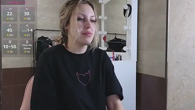  amymoore  online show from April 23, 1:40 am