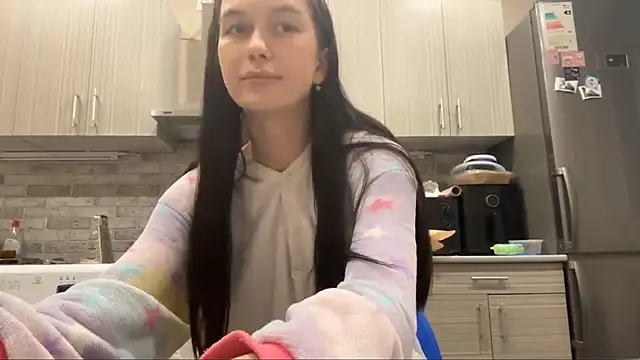 LaraDraggoo online show from March 13, 9:21 pm