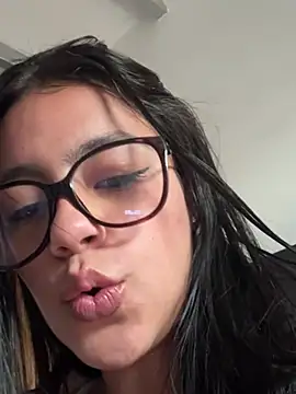 Snapshot of DamnRosario chatting on July 31, 7:35 pm DamnRosario online show from July 31, 7:35 pm