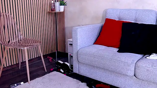 Snapshot of RaniaSnow chatting on June 18, 9:14 am RaniaSnow online show from June 18, 9:14 am