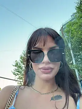 Snapshot of RaniaSnow chatting on July 14, 3:33 am RaniaSnow online show from July 14, 3:33 am