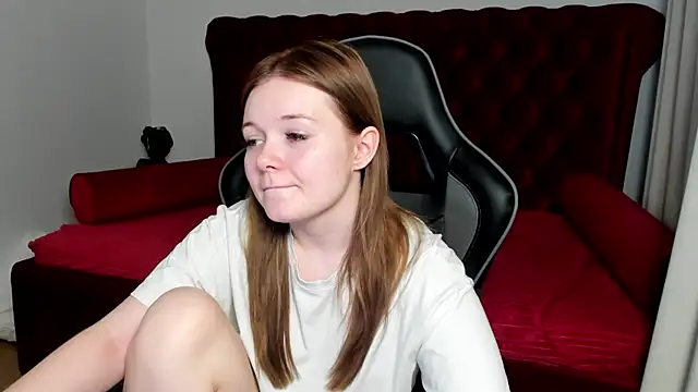 Snapshot of ElinaVale chatting on June 11, 2:53 am ElinaVale online show from June 11, 2:53 am