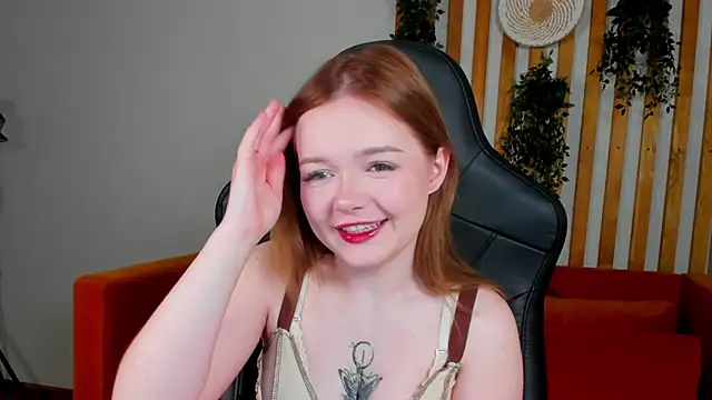 Snapshot of ElinaVale chatting on June 19, 5:12 am ElinaVale online show from June 19, 5:12 am