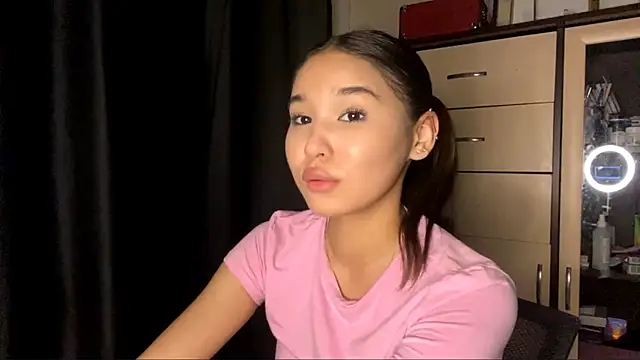 CatherineForbes online show from April 8, 3:23 pm