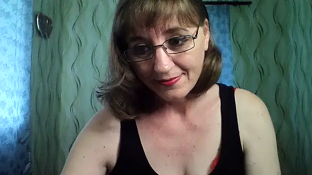 Alisaprice077 online show from June 12, 9:52 am