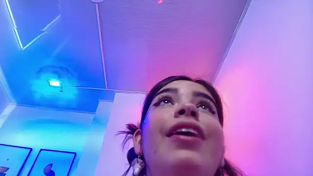 Snapshot of Daphne_glas chatting on March 9, 11:25 am Daphne glas online show from March 9, 11:25 am