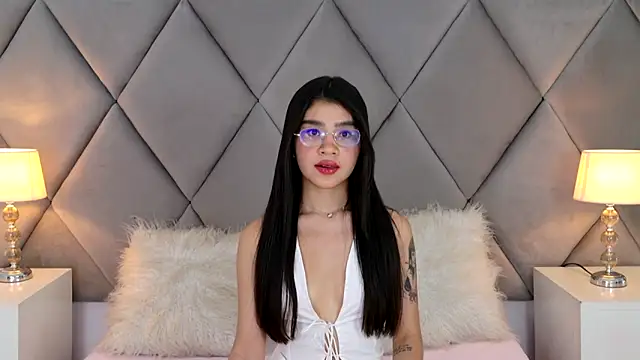 Snapshot of OliviaDiaz chatting on June 4, 8:04 pm OliviaDiaz online show from June 4, 8:04 pm