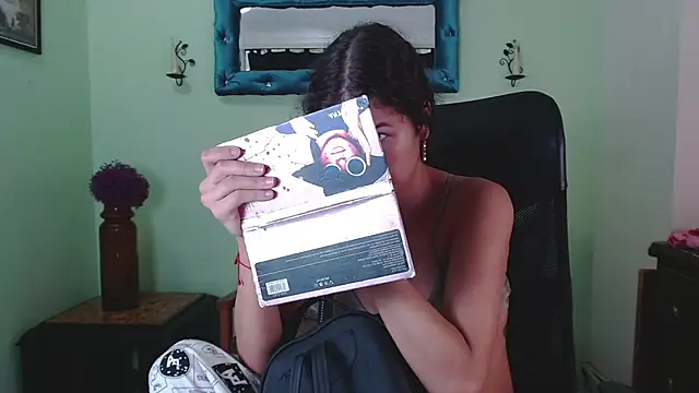 Snapshot of ChalonVera chatting on June 1, 7:37 pm ChalonVera online show from June 1, 7:37 pm