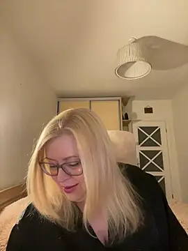 JanieLight53 online show from May 23, 7:18 pm