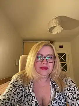 JanieLight53 online show from June 2, 10:12 pm