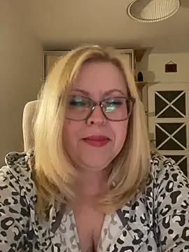JanieLight53 online show from June 3, 9:20 pm