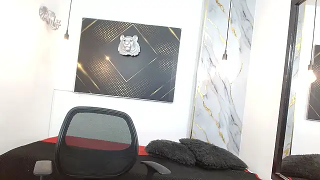 KingOfTemptation online show from April 6, 3:15 am