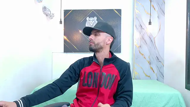 Snapshot of KingOfTemptation chatting on June 15, 3:42 am KingOfTemptation online show from June 15, 3:42 am