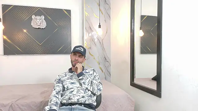 Snapshot of KingOfTemptation chatting on July 11, 3:42 am KingOfTemptation online show from July 11, 3:42 am