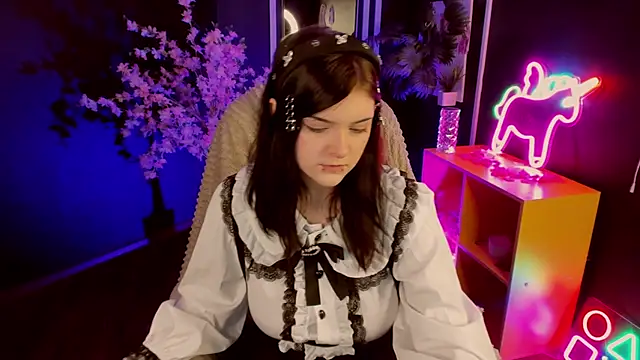 EsterTwilight online show from April 29, 4:11 pm