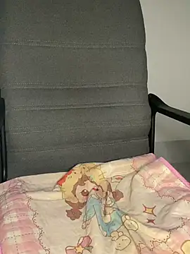 -Lilyn- online show from April 16, 4:30 pm