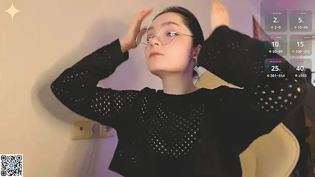 Snapshot of Luna_Moon13 chatting on April 24, 1:19 am Luna Moon13 online show from April 24, 1:19 am