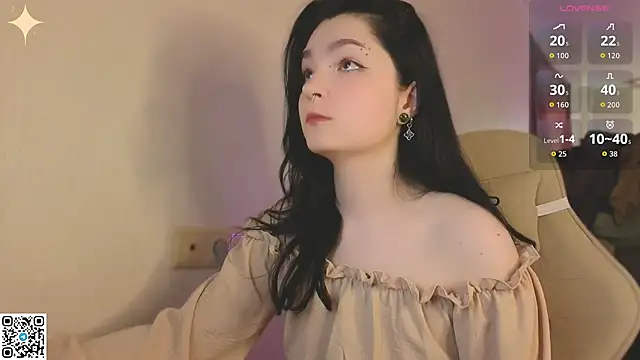 Snapshot of Luna_Moon13 chatting on May 6, 3:13 am Luna Moon13 online show from May 6, 3:13 am