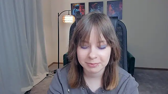 Snapshot of NiaHodge chatting on March 9, 10:30 am NiaHodge online show from March 9, 10:30 am