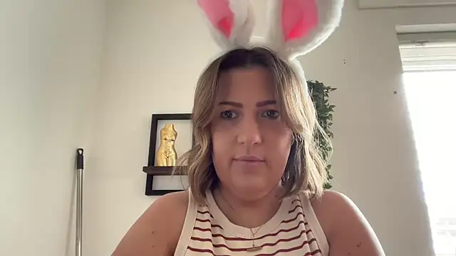 annabellewarick online show from April 2, 10:02 am