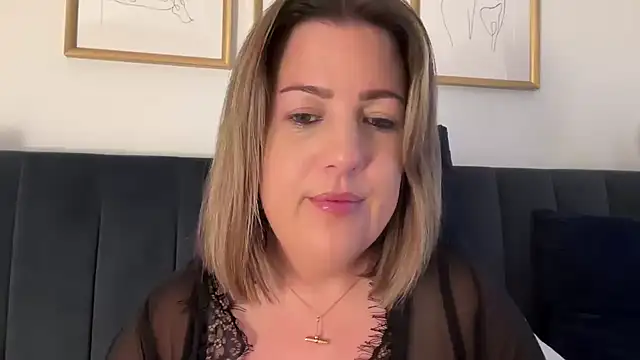 Snapshot of annabellewarick chatting on May 11, 7:44 pm annabellewarick online show from May 11, 7:44 pm